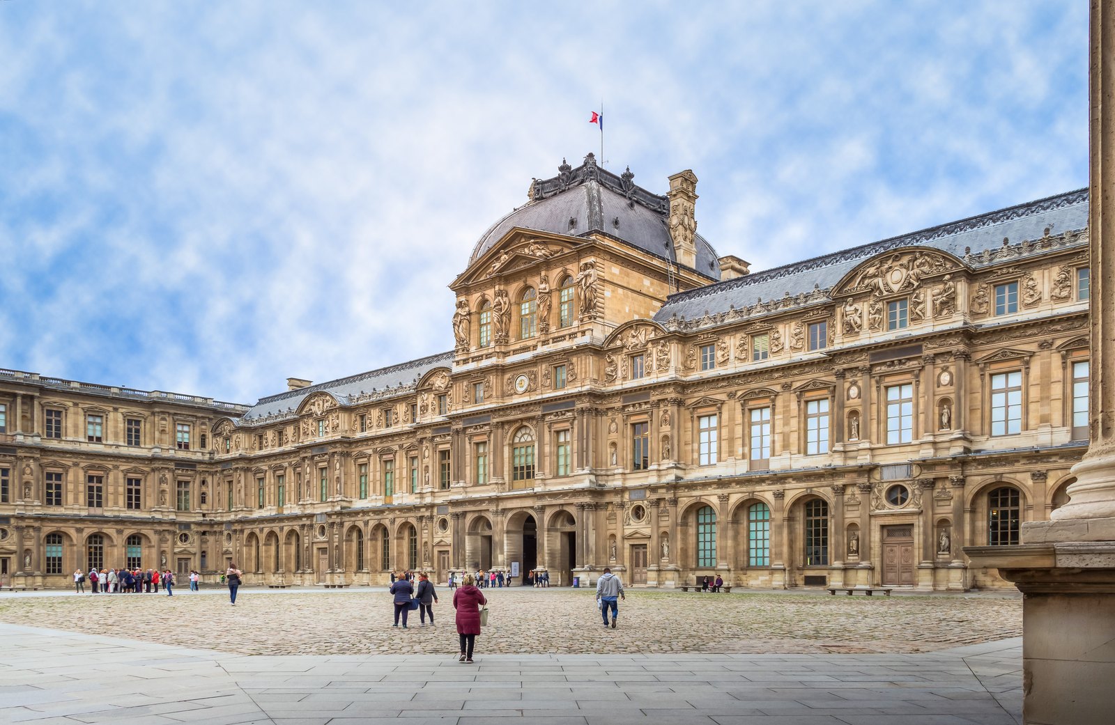 羅浮宮宮殿方形中庭（Cour Carrée）的立面